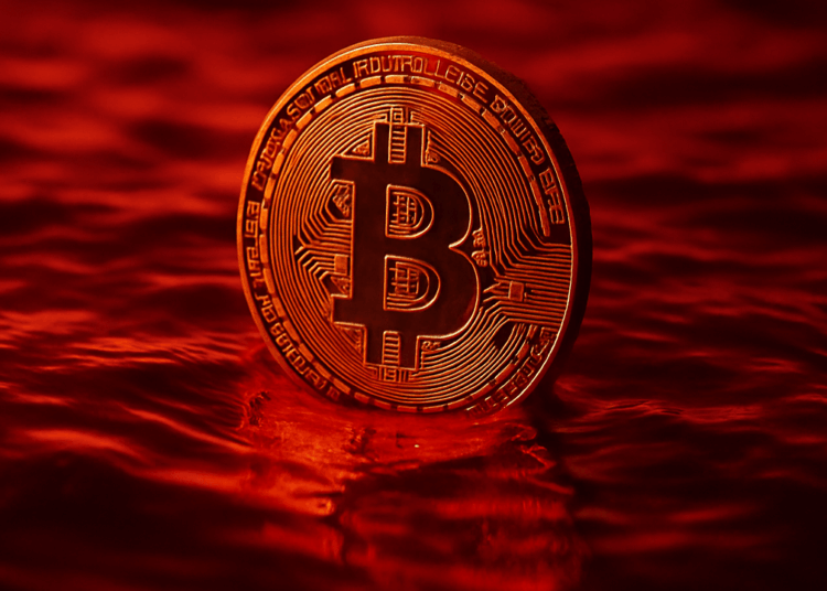 Bitcoin Slips Below $101K as $700M in Liquidations Rock Crypto Market