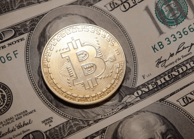 Bitcoin Price Watch: $117.5K to $118K Consolidation Signals Tension Before Breakout