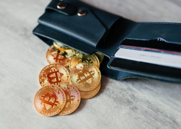 Fidelity and Grayscale Lead $342 Million Bitcoin ETF Exit as Ether ETFs Log Third Green Day