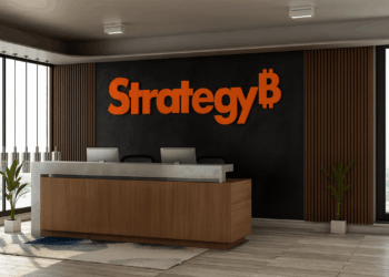 Behind Strategy’s mNAV Debate: Leverage, Risk, and Bitcoin