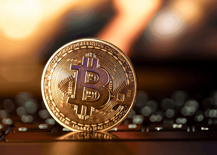 Bitcoin Price Watch: Mixed Signals Emerge Near Key $112K Barrier