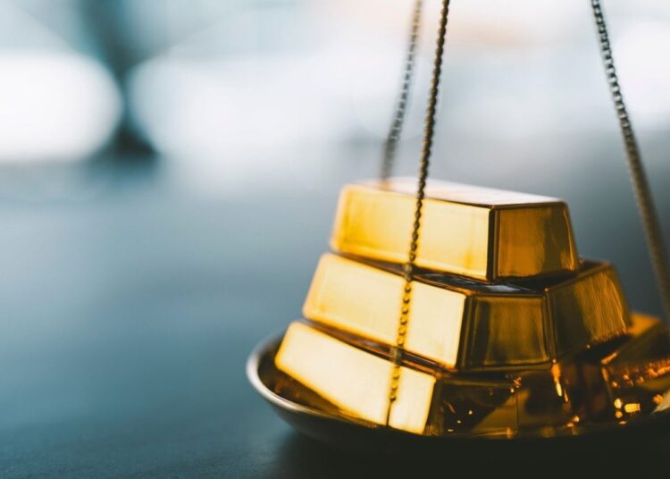Gold Steals Bitcoin Spotlight, Reaches Record Price Levels in Monday Night Dash