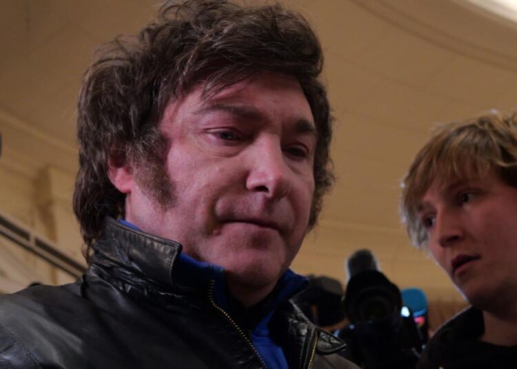 Argentine Peso Stumbles Following Milei’s Defeat in Buenos Aires