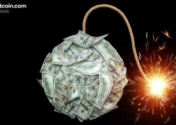 Robert Kiyosaki Gears up for Dollar Collapse While Boosting Bitcoin Holdings