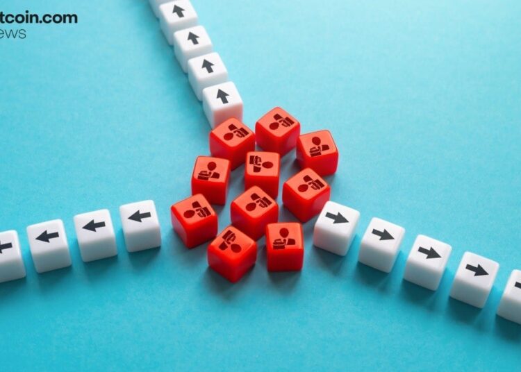 Bitcoin ETFs Suffer $870 Million Mass Exit as Ether Also Bleeds