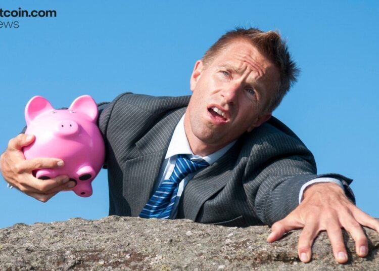 Michael Saylor’s Poll Shows Broad Hesitation to Sell Bitcoin During Sharp Decline