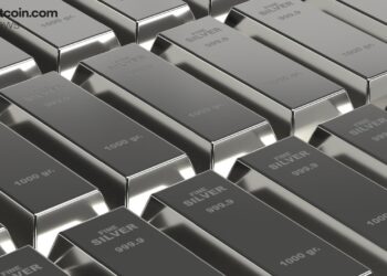 Retail Shifts to Silver: Purchase Lines Observed in Singapore