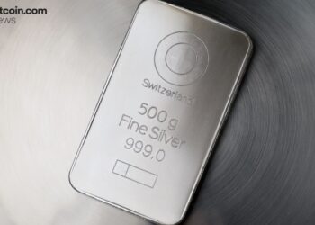 Silver Breakout Continues, Becomes Bitcoin’s ‘Mirror Image’ in Relentless Hike