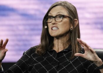 Cathie Wood Sees Bitcoin Price Breakthrough as Gold Link Strengthens